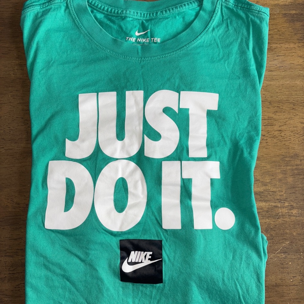 Nike Men’s Green 'Just Do It' T-Shirt